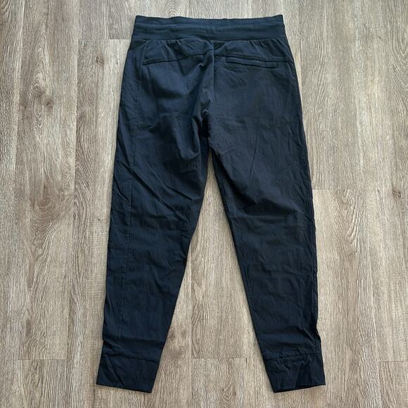 Athleta Trekkie North Joggers Black Size 8 Mid Rise - Picture 5 of 5